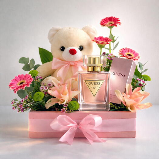 Роскошная подарочная корзина Guess Pink