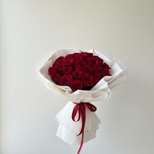 Ramo de rosas Elegancia Carmesí