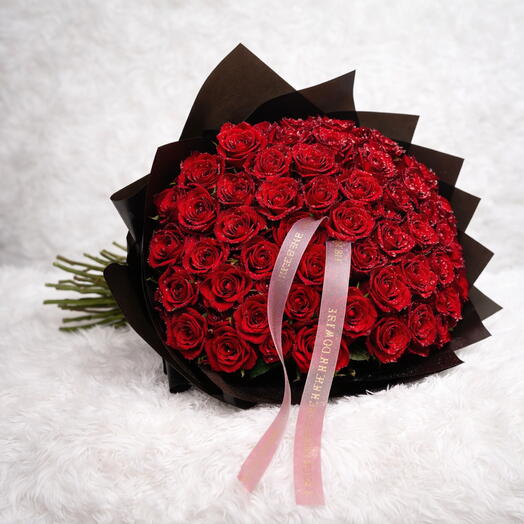 Crimson Royale – Ramo de 51 Rosas Rojas Premium