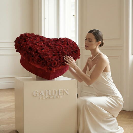 «My heart is yours» heart-shaped box of red roses (150 pcs)