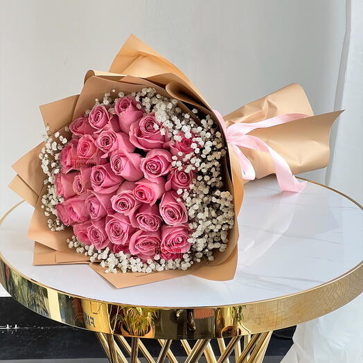 30 розовых роз