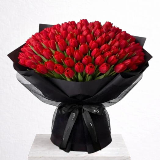 Royal Virgin _ 99 Bouquets de tulipes rouges pour anniversaire ou fête d'anniversaire
