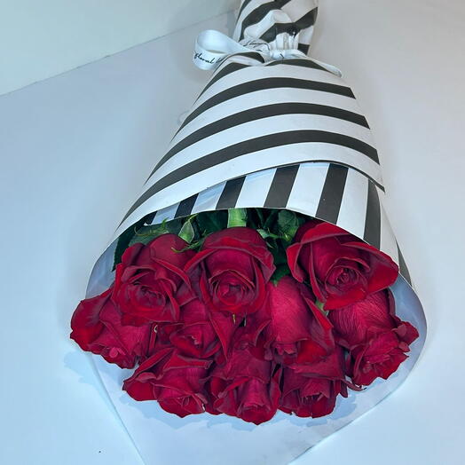 Десять красных роз
