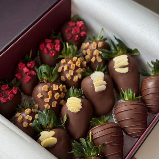 Strawberry box 16 pcs