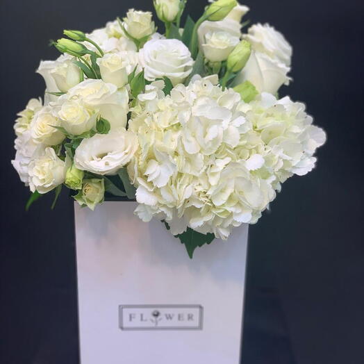 ГОРТЕНЗИЯ  ЛИЗИАНТУС   КУСТОВЫЕ РОЗЫ В СРЕДНЕЙ КОРОБКЕ