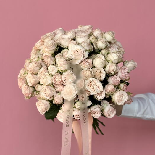 Cheers: Ramo mediano de 50 rosas spray color rosa