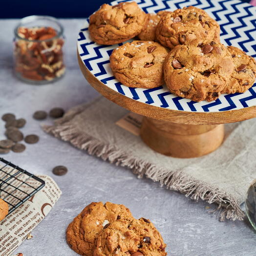 Коробка из 4 премиальных печений с шоколадной крошкой и орехами пекан