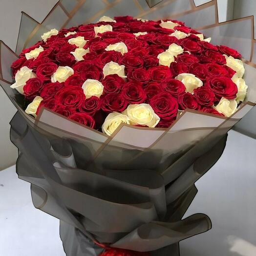 Sweetheart Bouquet – 100 Red and White Roses with Elegant Gray Wrapping for Romantic Occasions