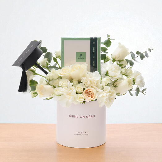 Promesse en Pétales – Coffret Graduation Bloom avec du chocolat Patchi