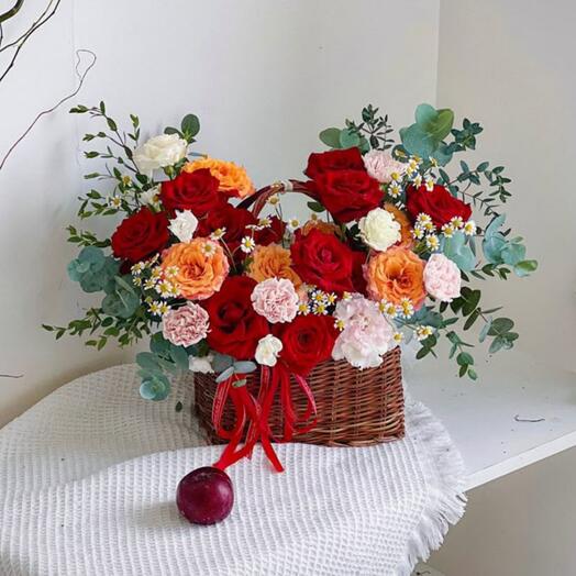 Panier à breloques roses rouges et oranges