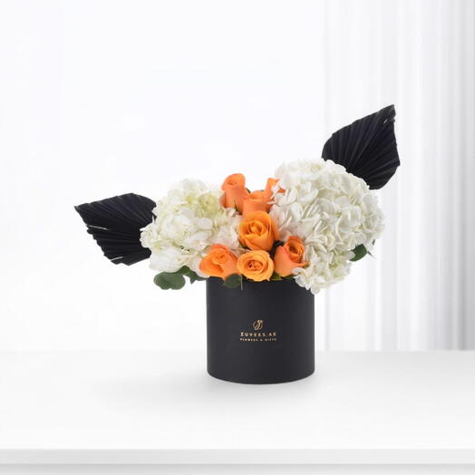 Черная коробка с золотым жемчужным цветением