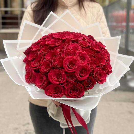 Премиальный букет из 51 красной розы — подарок для девушки