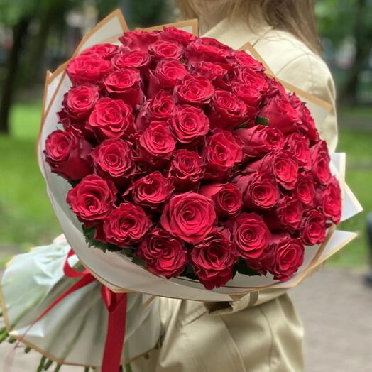 Роскошный букет из 51 премиальной красной розы