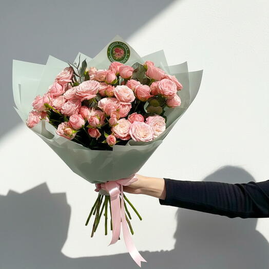 11 розовых мини-роз