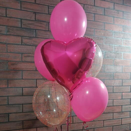 Набор розовых шаров в форме сердца