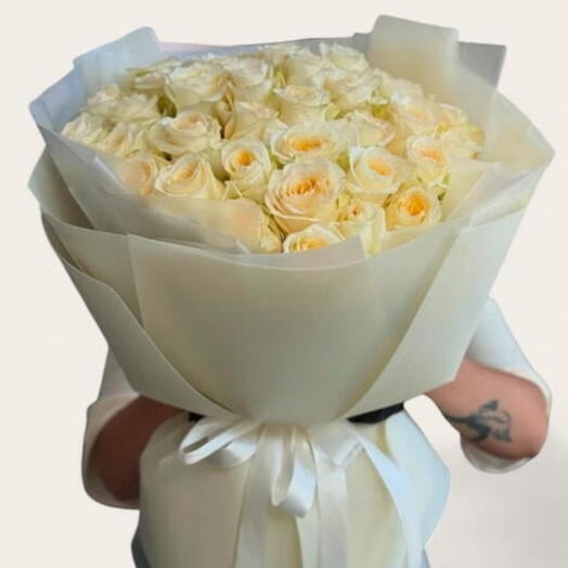 101 Роскошный букет из кремово-белых роз