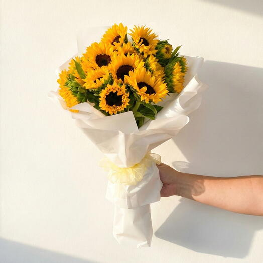 Золотое объятие – роскошный букет подсолнухов