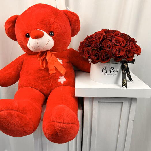50 красных в белой коробке с красным плюшевым мишкой 100 см