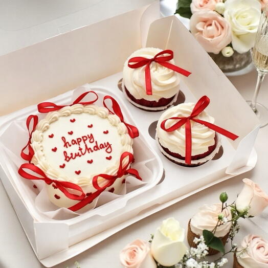 Bento cake with cupcakes