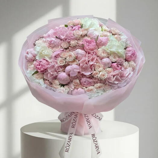 Румяное облако мечты: пион, гортензия шедевр садовой розы