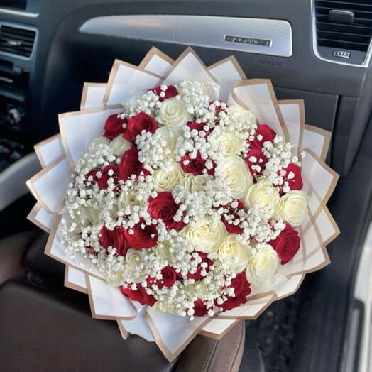 Jardin Luxe 51 Red and White Roses Mix Bouquet