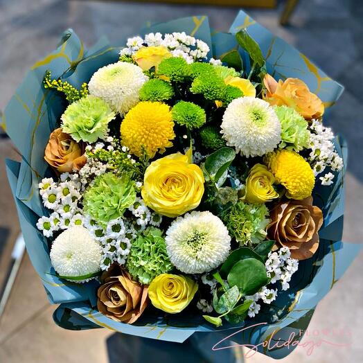 Хризантемы Пинг Пом микс   Розы в красивом букете