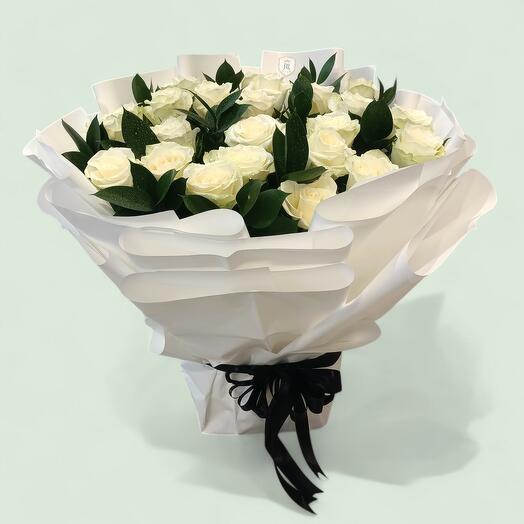 Букет из чисто белых роз