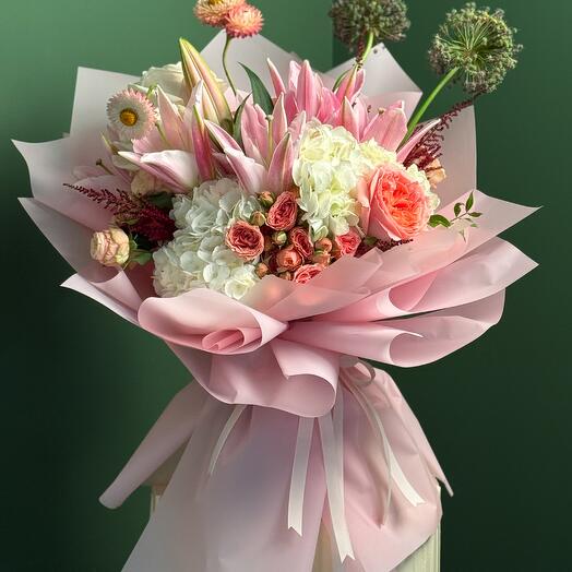 Поцелуй цветущей лилии