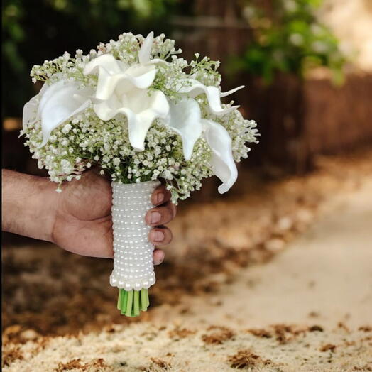 Белый свадебный букет из калл - искусственный