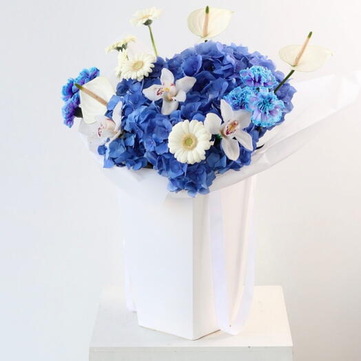 Пауэр- Гортензия, Орхидеи, Ромашка , гвоздики Синий и белый Элегантный роскошный Букет с Сумкой