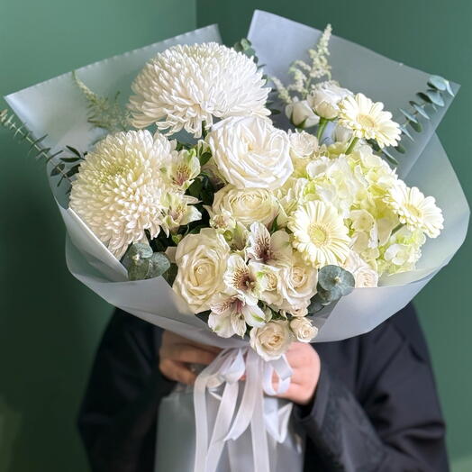 Чистая элегантность — белый цветочный букет