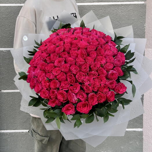Букет из 101 розы глубокого розового цвета