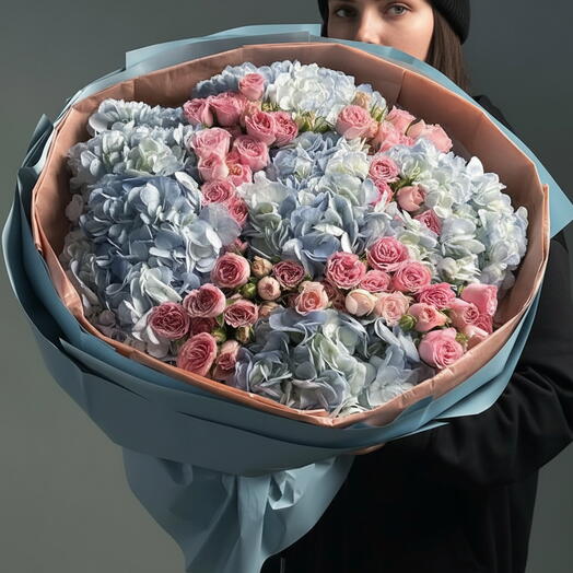 Bouquet de Roses Spray et d'Hortensia Bleu