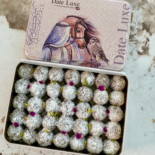 Кокосовые шарики с финиками