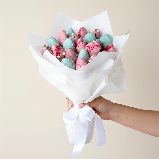 Букет из 22 пастельных клубник