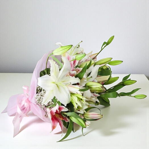 Элегантный букет из 10 лилий