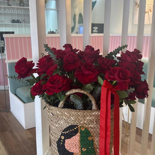 Корзина «Леди в красном»