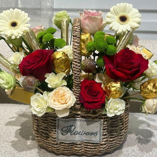 Цветочная корзина с бельгийским шоколадом