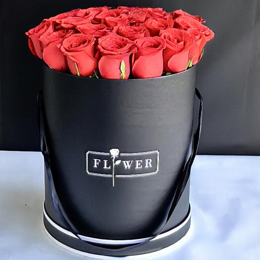 21 красная роза в коробке