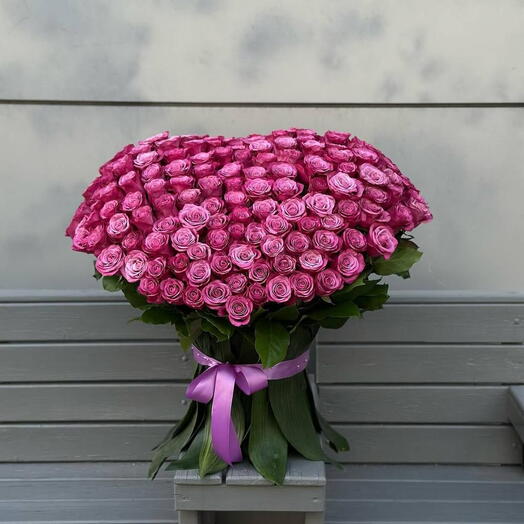 Фиолетовые розы в форме сердца