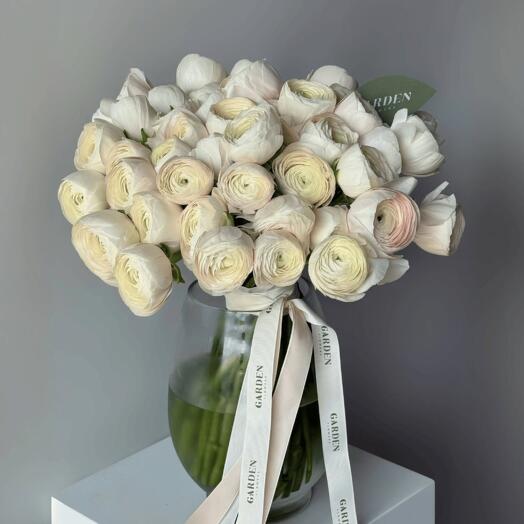 Bouquet of white ranunculus (55 pcs)