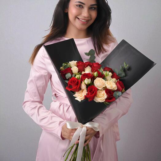 20 Red   Peach Roses Bouquet