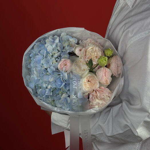 Powder Blue: Small Bouquet of Hydrangeas, Roses and Eustomas