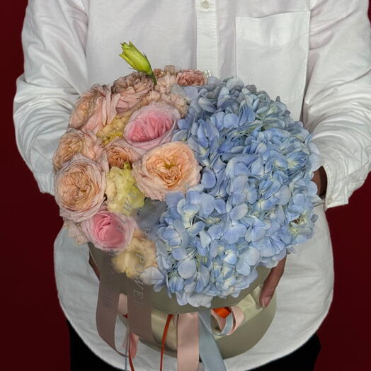 Blue Tint: Small Bouquet of Hydrangeas, Roses and Eustomas