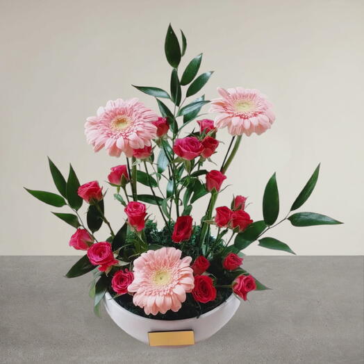 Gentle Admiration Red Spray Rose,Pink Daisies