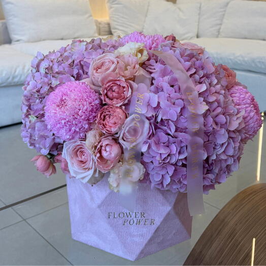 Розовая симфония: розовые гортензии, розы и эустома