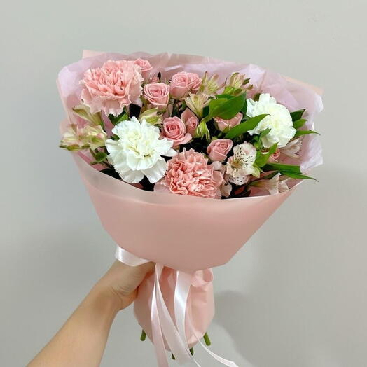 Abrazo Rubor – Ramo Romance Pastel