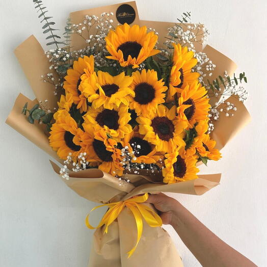 Букет из 15 подсолнухов