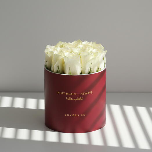 Любовная коробка со спокойными белыми розами