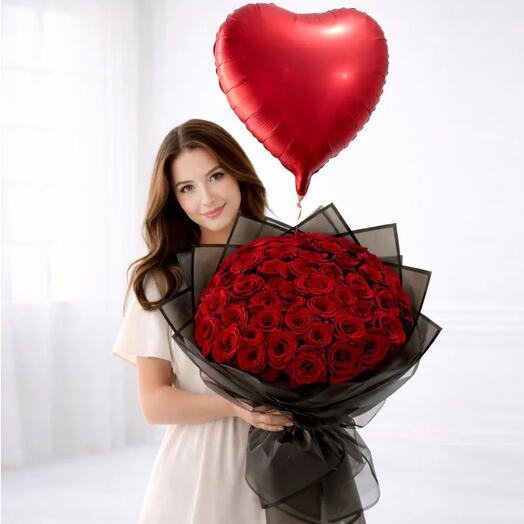 HHeartfelt Grandeur – Ramo de rosas rojas con globo en forma de corazón